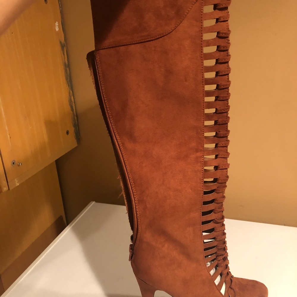 Knee-high boots - Picture 7 of 8